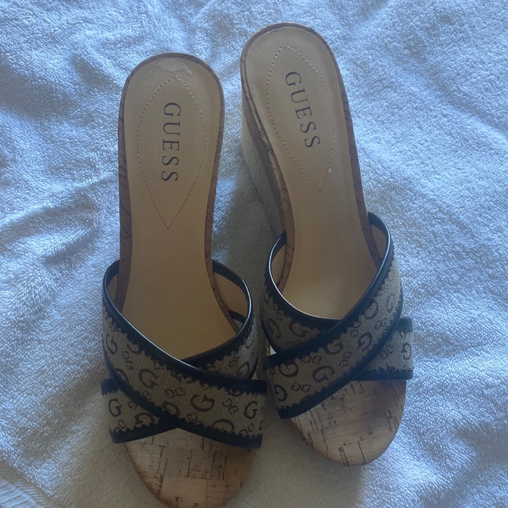 Guess slide wedges